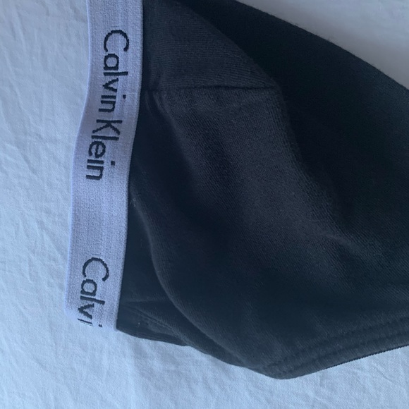 Calvin Klein women’s carousel triangle bralette - Picture 5 of 9